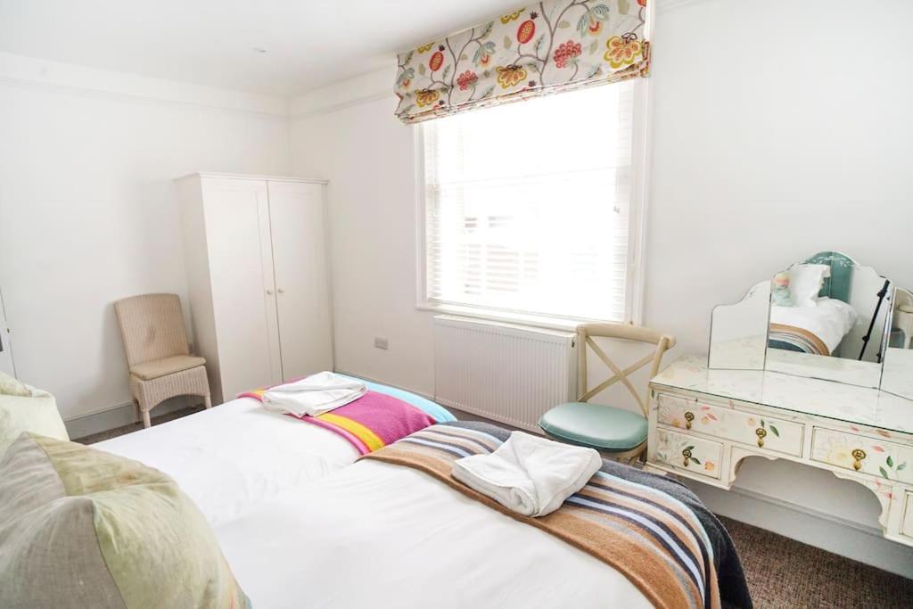 Paskins, Cowes - Sleeps 4 - 2 Bed - 2 Bath - Central Location Dış mekan fotoğraf