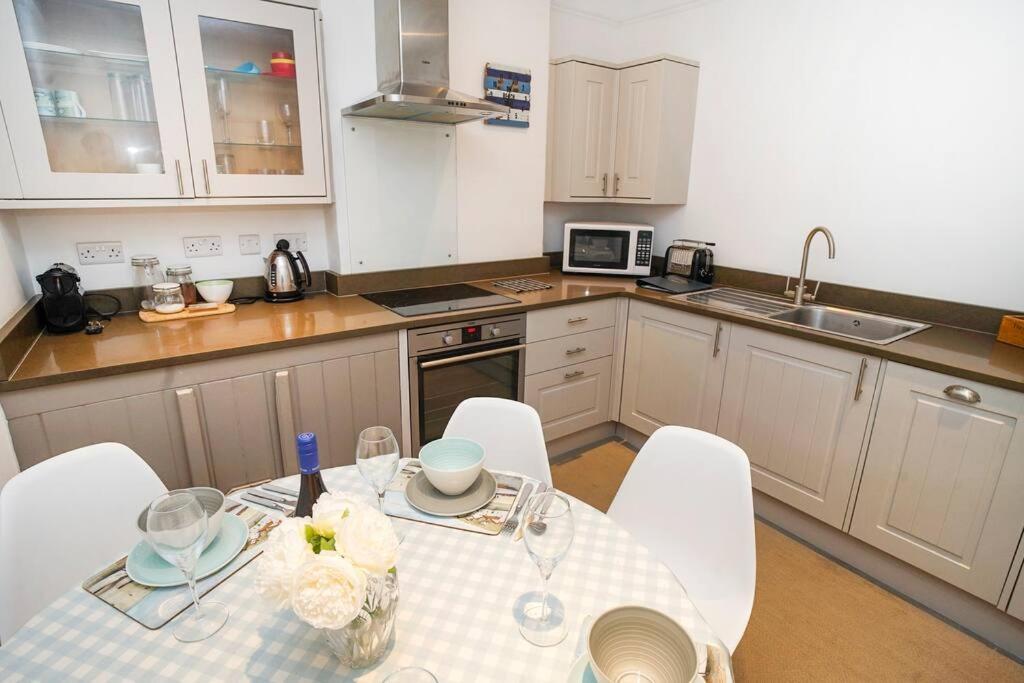 Paskins, Cowes - Sleeps 4 - 2 Bed - 2 Bath - Central Location Dış mekan fotoğraf